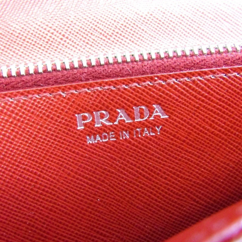 Prada reposhing this